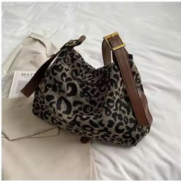 Leopard Canvas Shoulder Bucket Bag - Picture 3 of 15